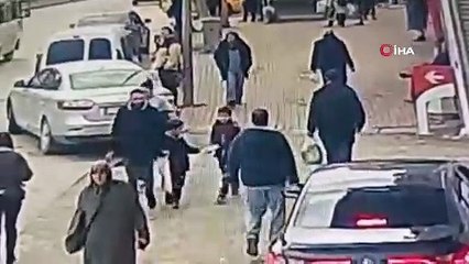 Yaşlı adamın düşürdüğü 26 bin TL’yi bulan çocuklar parayı sahibine teslim etti