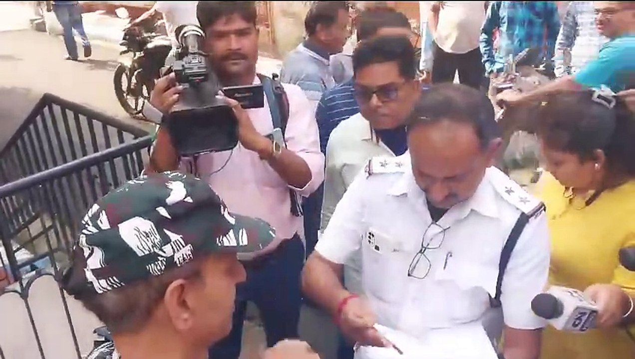 तृणमूल विधायक के यहां से भारी मात्रा में सोना व...