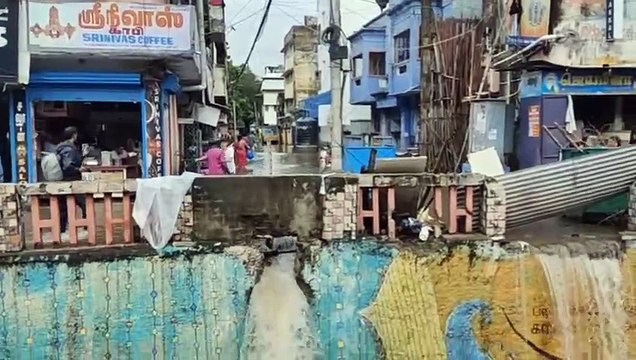 चेन्नई में सडक़ों पर जलजमाव... निचले इलाकों में घरों में घुसा पानी...
