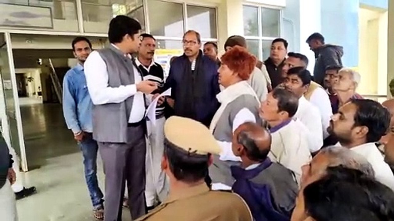 कृषि उपज मंडी मंडी में एक दुकान से साढ़े नौ लाख...