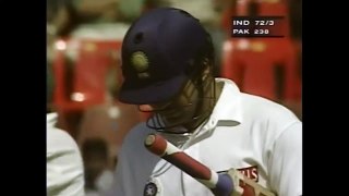 Saqlain Mushtaq 10 wickets vs India MAGICAL BOWLING 1st Test 1999 CROWD STUNNED--