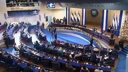 Presidente de El Salvador recebe licença para fazer campanha presidencial