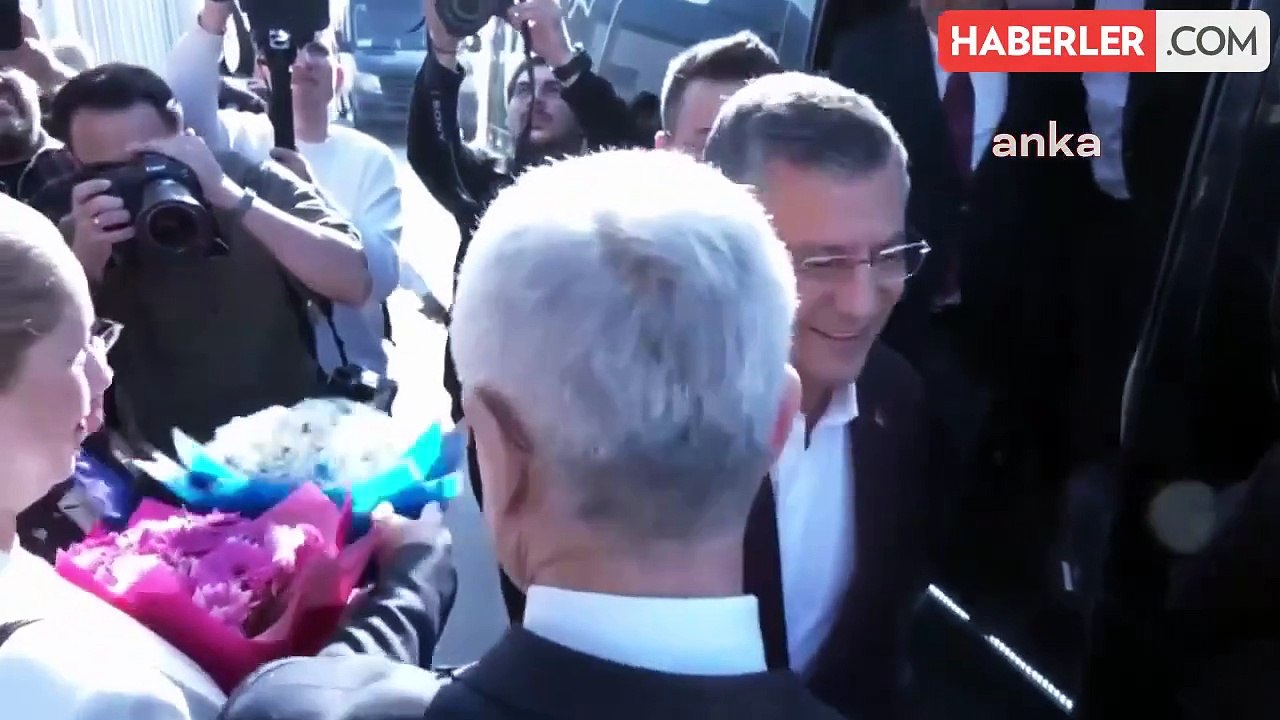 CHP Genel Başkanı Özgür Özel, İYİ Parti Genel Başkanı Meral Akşener ile yerel seçimler üzerine görüştü