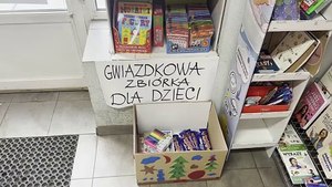 20231201_naczelniczka_poczty_zbiera_dary_dla_biednych_dzieci