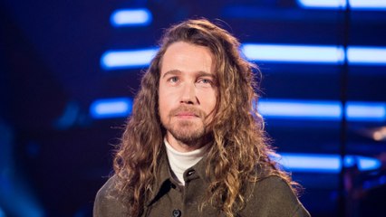 GALA VIDEO - “Il a été très touché” : Julien Doré fait de rares confidences sur son fils