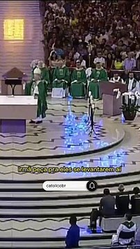 Arcebispo viraliza ao falar com fiéis em missa: ‘Vocês, pobres, levantem-se aí’