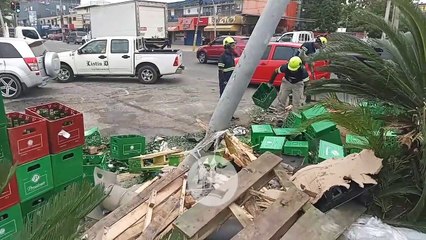 Múltiple accidente de tránsito en la avenida Luperón entre dos vehículos pesados