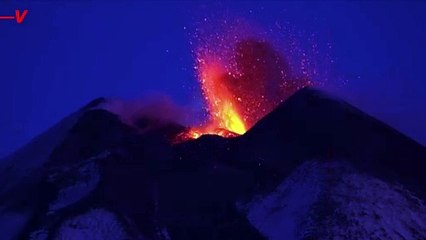 Mount Etna Roars as the Volcano Lights Up the Skies Around Catania