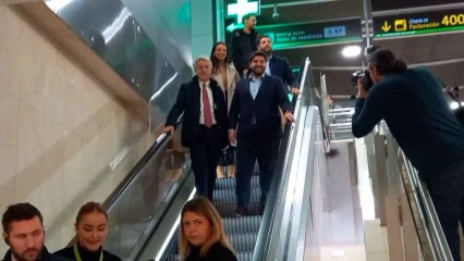 López Miras, este viernes, en el aeropuerto de Madrid para inaugurar el primer vuelo de Volotea con Murcia.