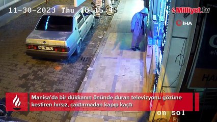 Çaktırmadan yanaştı televizyonu alıp kaçtı! İşte o görüntüler