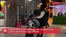 Kendisine hediye getiren adama saldırdı