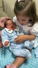 Bárbara Evans exibe o encontro da filha com os gêmeos recém-nascidos: "Coração completo"