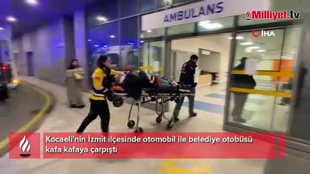 Belediye otobüsüyle kafa kafaya çarpışan otomobil hurdaya döndü: 1 ölü, 2 yaralı
