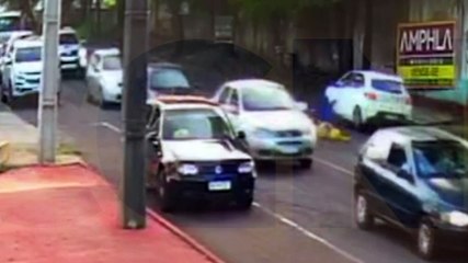 Motociclistas colidem na Jacarezinho e um quase é atropelado ao cair