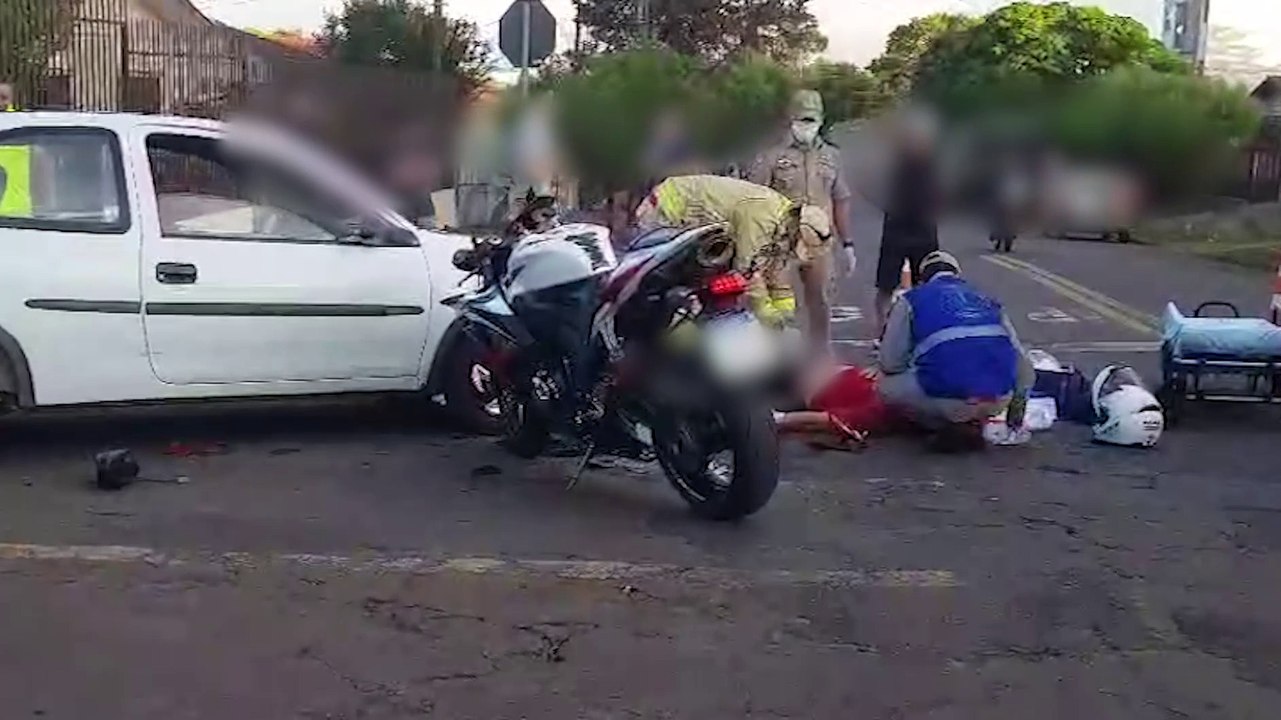 Motociclista fica ferido em acidente na Rua Castro