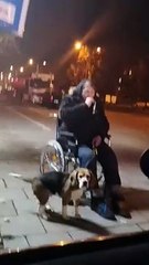 20191117 Abends an der Tanke, zwei männer in einem Zimmer