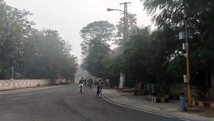 विद्या​र्थियों ने दौड़ाई साइकिल, देखें वीडियो