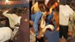 दूल्हा और दुल्हन के परिवार के बीच हुई झड़प, मंडप के युद्ध के मैदान में बदलने का VIDEO आया सामने