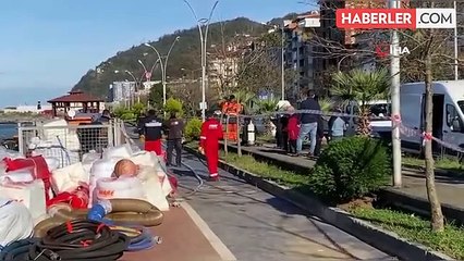 Hopa'da karaya oturan gemi yoğun ilgi görüyor