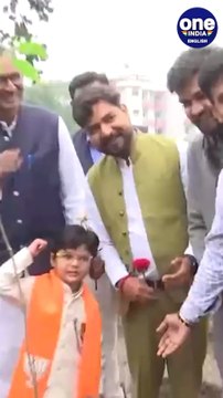 Madhya Pradesh: CM Shivraj Singh Chouhan shares a delightful moment with a child in Bhopal| Oneindia
