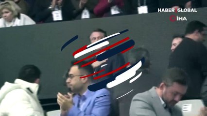 Beşiktaş Başkan Adayı Hasan Arat, tezahüratlarla karşılandı