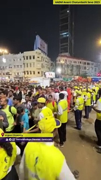AADM volunteers effectively managing crowd _ Anant Chaturdashi Ganpati Visarjan Seva 2023