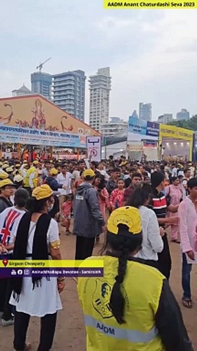 AADM volunteers effectively managing crowd _ Anant Chaturdashi Ganpati Visarjan Seva 2023