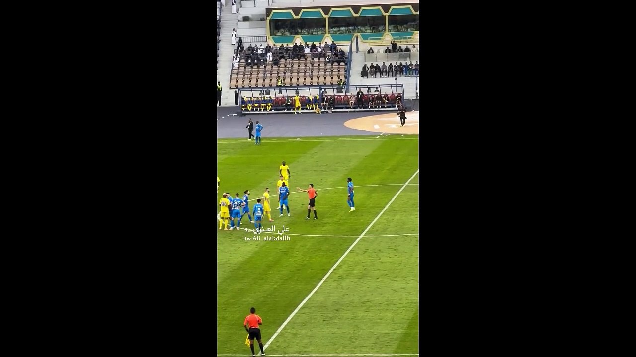 Al Nassr battu, des chants pro Messi et des décisions arbitrales irritent Ronaldo