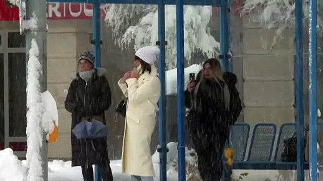 Heftiger Schneefall legt Bahn- und Flugverkehr in München lahm