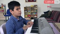 Görme engelli öğrenci müzik yeteneğiyle dikkat çekiyor
