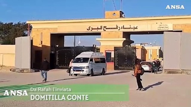 Gaza, fila interminabile di camion al valico di Rafah