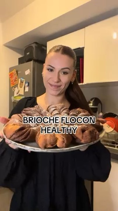 BRIOCHE FLOCON HEALTHY ❄️  - 120 ml de lait  - 12gr de levure fraîche  - 380 gr de farine de blé  - 75gr de sirop d’agave  - 1 œuf  - 1 càc de sel  - 55gr d’huile de noisette  - Nocciolata