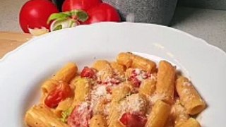 19_Krämig och smakrik pastapassar perfekt till middag 250g valfri pasta sort  1 Gullök 2 Vitlöks klyftor Ca 200g plomm
