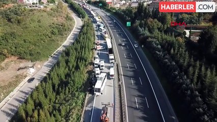 TEM Otoyolu'nda otobüsün TIR'a çarpması sonucu 13 kişi yaralandı