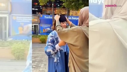 Başörtüsü denemek ister misiniz diye başladı! İzleyenlerin kalplerini ısıtan anlar