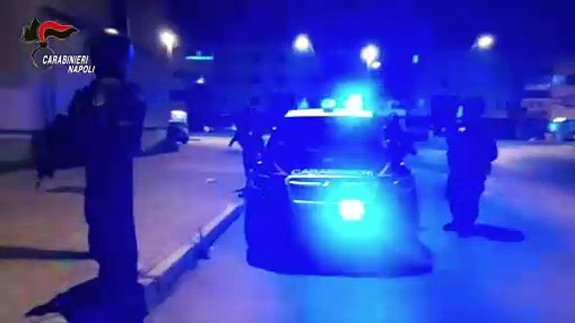 Afragola, blitz dei carabinieri contro armi e droga: 6 arresti