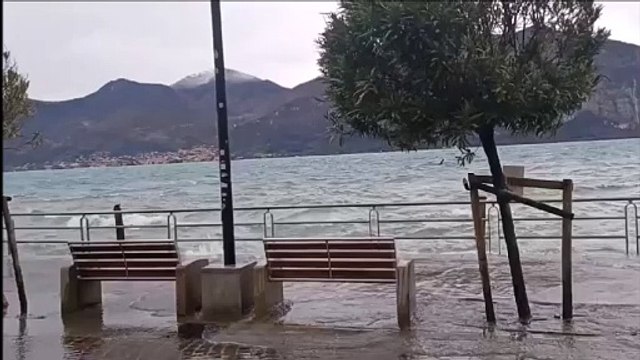 Maltempo nel Bresciano, esonda il lago d'Iseo