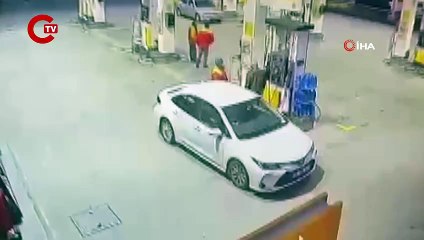 Erzincan'da korku dolu anlar... Akaryakıt istasyonunda araç alev aldı!