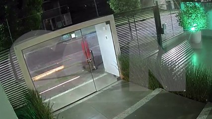 Mesmo com os moradores dormindo, ladrão adentra em residência e realiza furto