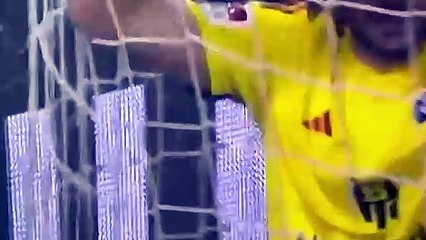 Tarihe geçen anlar! Kaleciden kendi kalesine görülmemiş gol