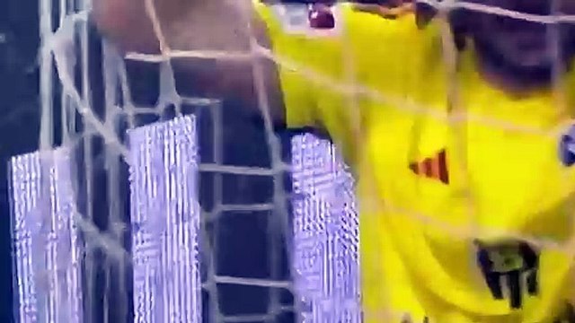 Tarihe geçen anlar! Kaleciden kendi kalesine görülmemiş gol