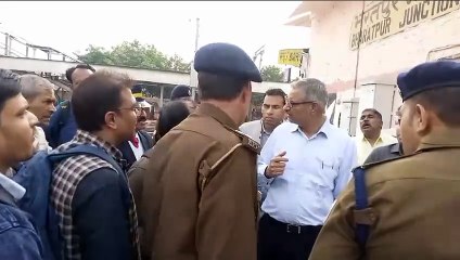 डीआरएम ने देखा भरतपुर स्टेशन... बोले: पेंटिंग्स वंडरफुल