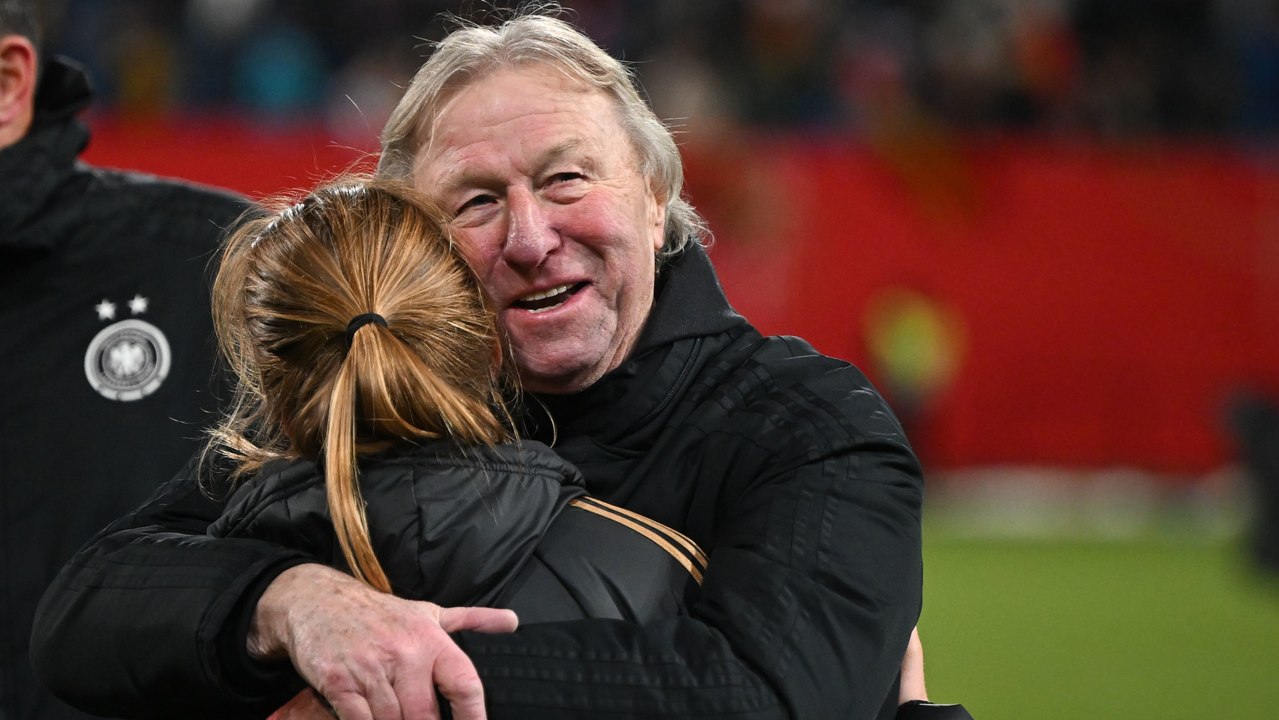 Hrubesch erklärt Philosophie: 'Ja mach doch einfach'