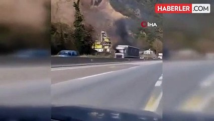 Sakarya'da Hafif Ticari Araç Alev Topuna Döndü