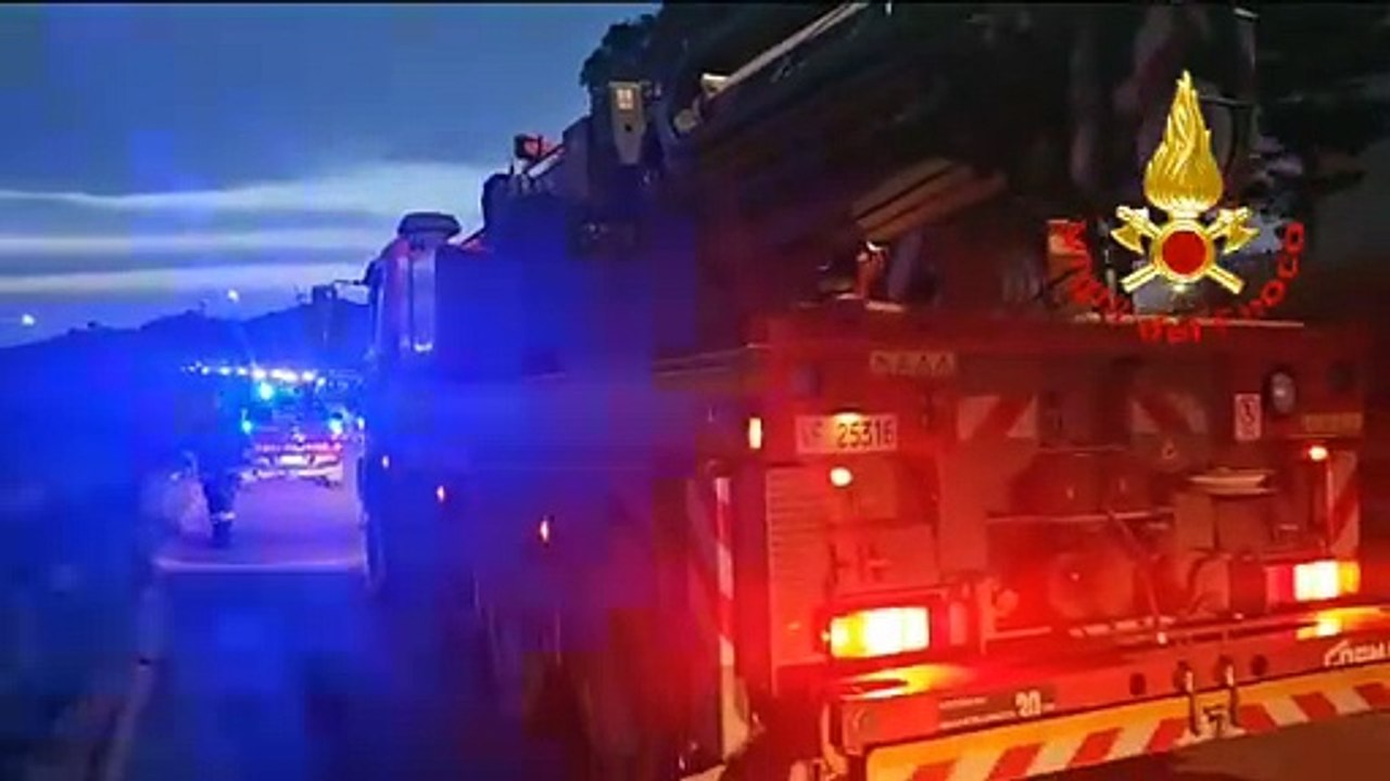 Crotone, auto finisce in un canale di scolo in via Fellini: illeso il conducente