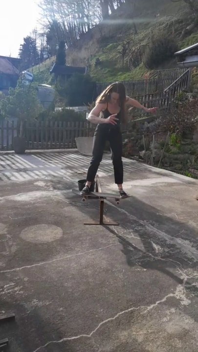Skateboard, Anne ein bisschen sliden auf der Terrasse