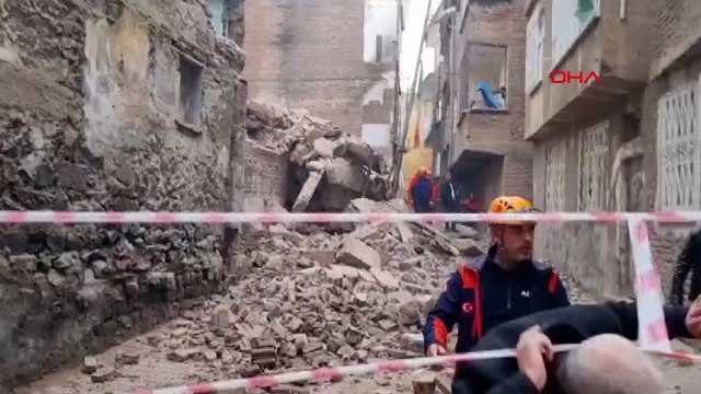 Diyarbakır'da ağır hasarlı bina çöktü