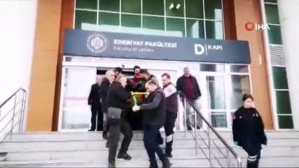 Akademisyen odasında ölü bulundu