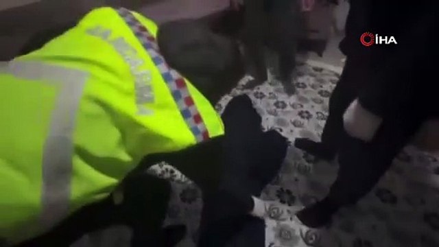 Silahlı ve maskeli soyguncular jandarmadan kaçamadı