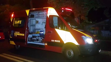 Скачать видео: Mulher machuca as costas ao cair dentro de casa no Guarujá